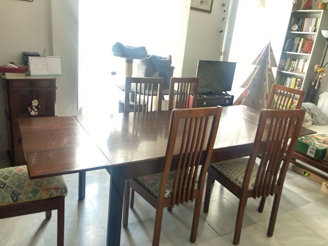 Mesa comedor extensible y 6 sillas para reparar