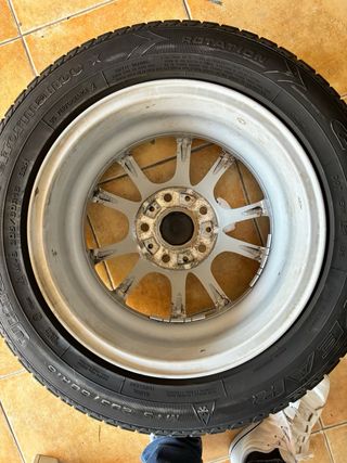 Llantas BMW 16” con neumaticos invierno Goodyear 