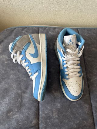 Nike Air Jordan 1 MID azul y gris