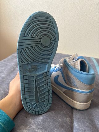 Nike Air Jordan 1 MID azul y gris
