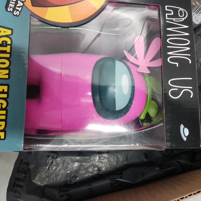 Among us rosa action figure