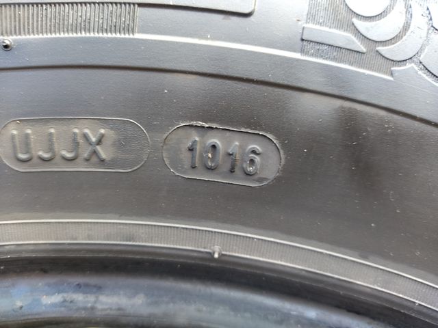 215 75 16CP 113Q MICHELIN