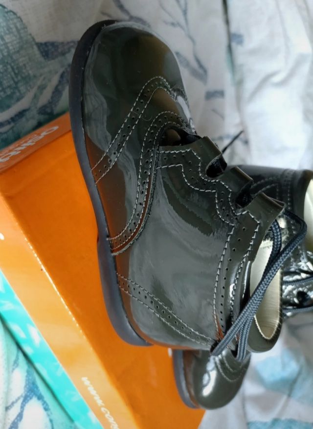 Zapatos T. 22 charol unisex