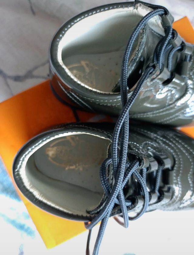 Zapatos T. 22 charol unisex