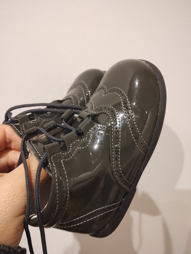 Zapatos T. 22 charol unisex