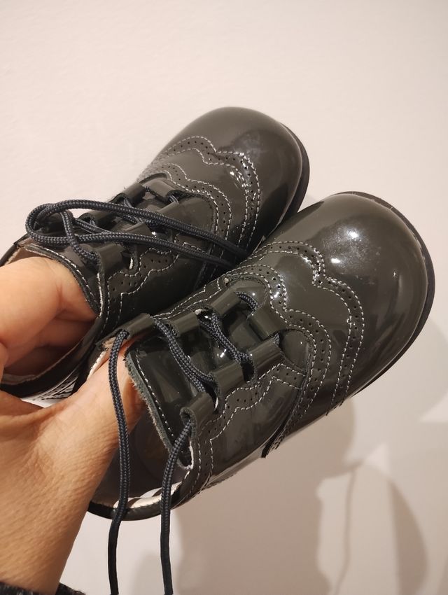 Zapatos T. 22 charol unisex