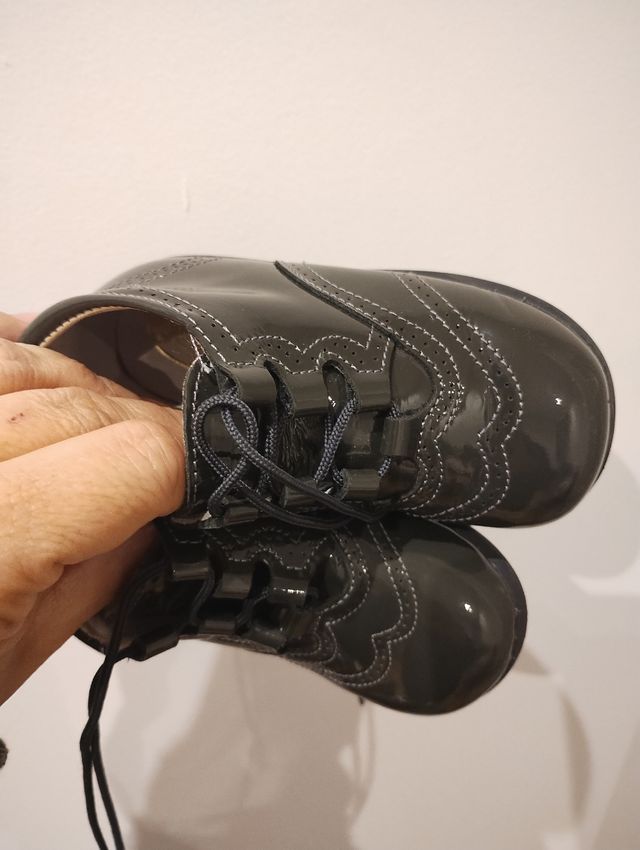 Zapatos T. 22 charol unisex