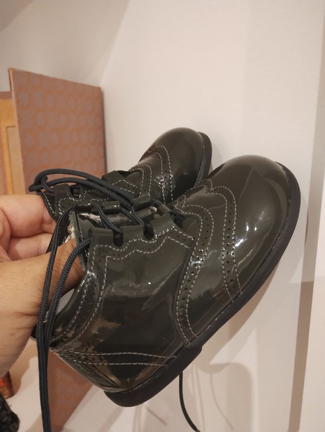 Zapatos T. 22 charol unisex