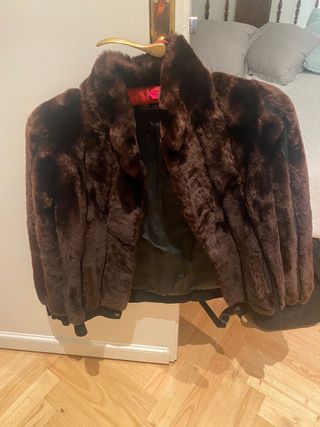 Chaqueton de muton. Forrado. Cuello de tira