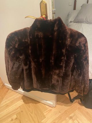 Chaqueton de muton. Forrado. Cuello de tira