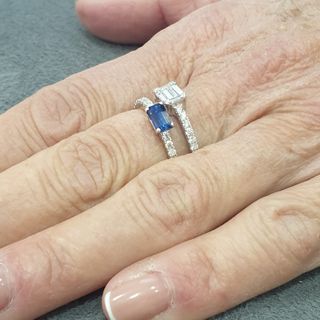 ANILLO ORO 18K  BRILLANTES Y ZAFIROS