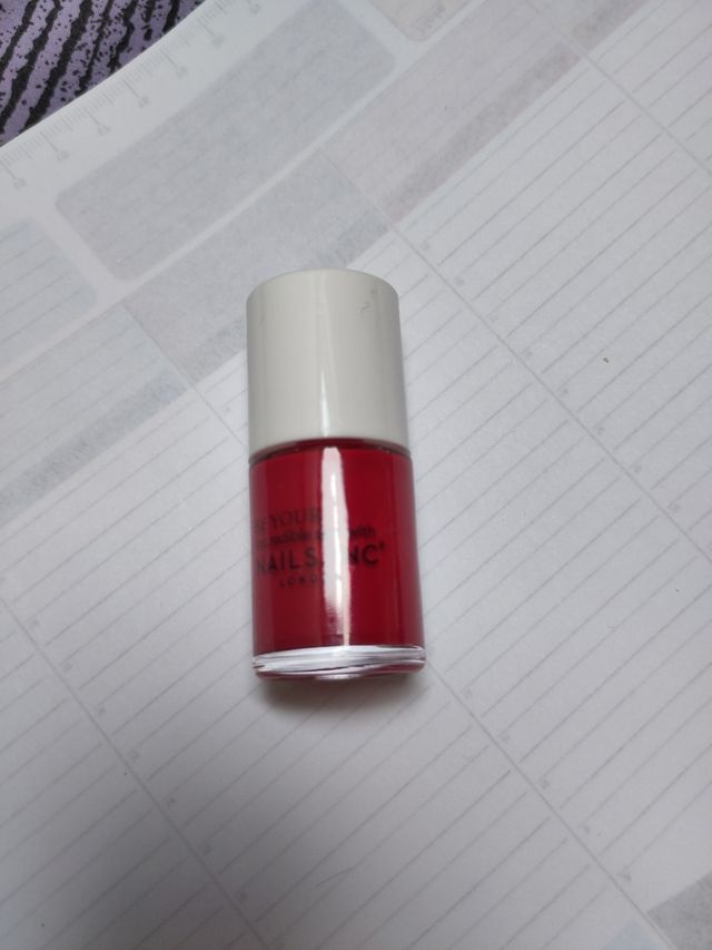 Smalto rosso nails inc