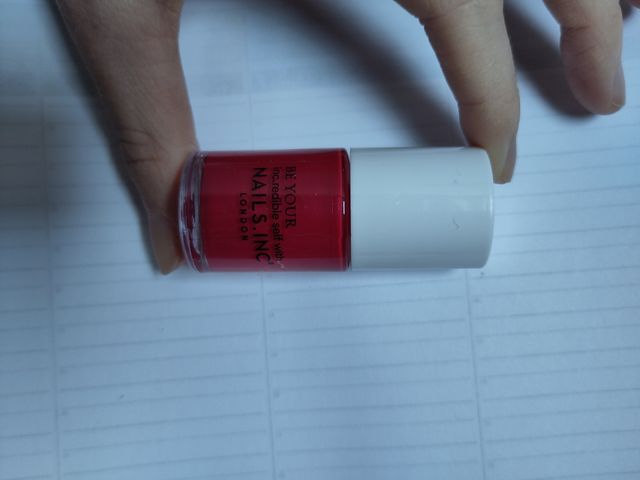 Smalto rosso nails inc