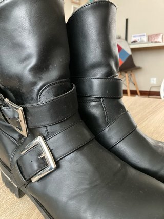 Botas negras pelillo