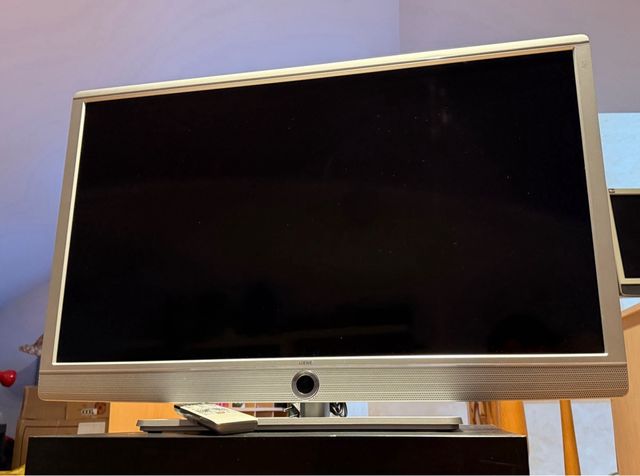 Televisor LOEWE 38”