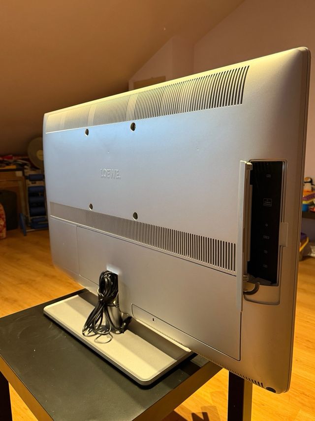 Televisor LOEWE 38”