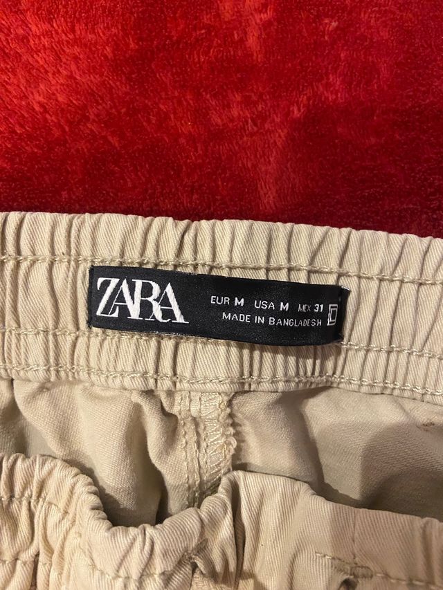 Pantalon beige del Zara