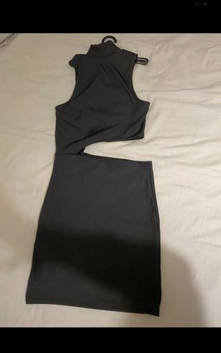 Vestido negro fiesta con corte