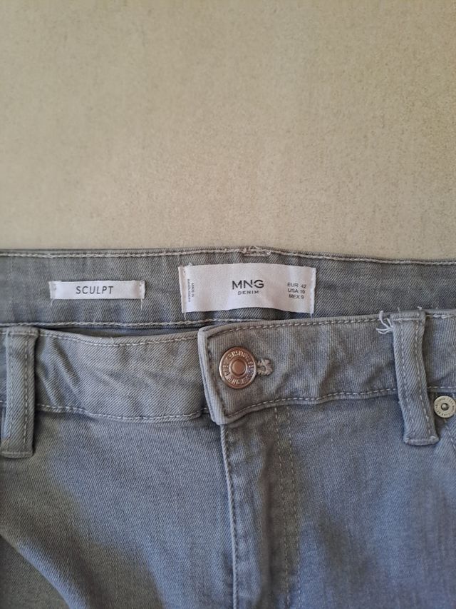 Pantalon gris tejano Mango