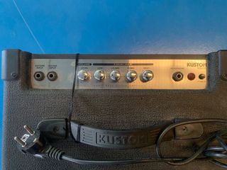AMPLIFICADOR BAJO KUSTOM KBA16 16W