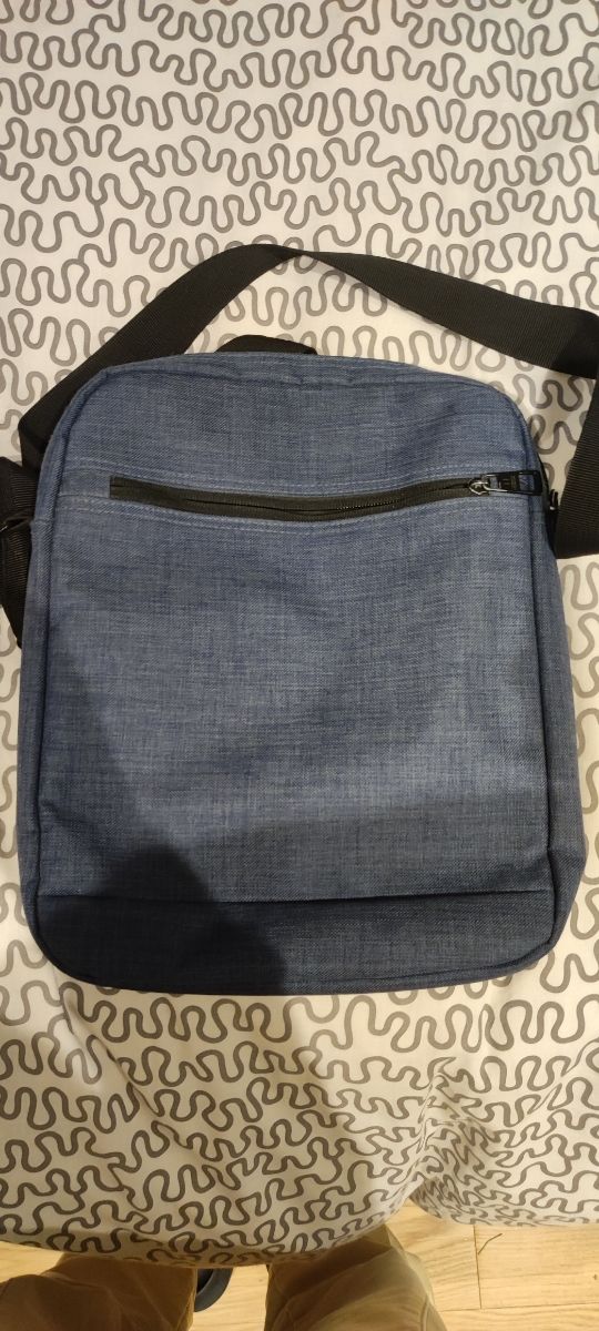 Mala de ombro para computador portátil.