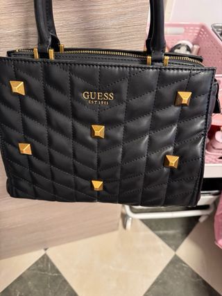 Bomso guess. Tachuelas