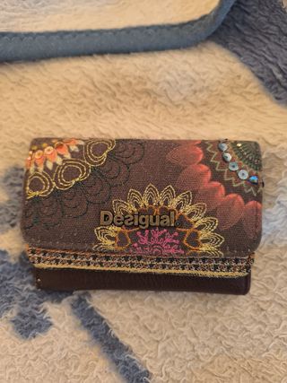Monedero desigual 
