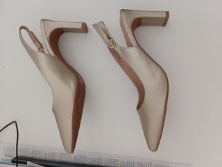Zapatos tacón dorado