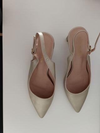 Zapatos tacón dorado