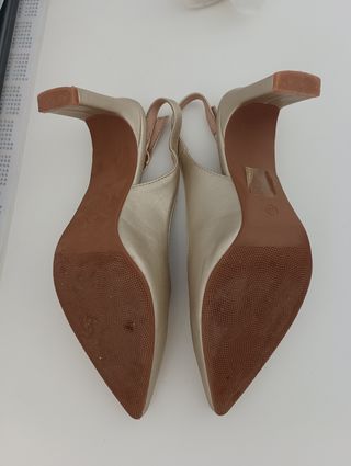 Zapatos tacón dorado