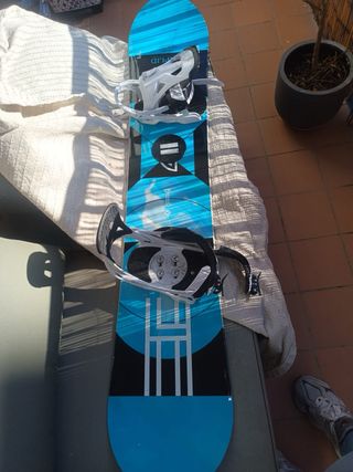 Tabla snowboard con fijaciones