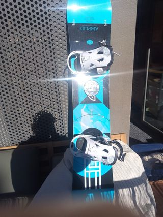 Tabla snowboard con fijaciones