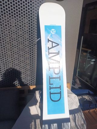 Tabla snowboard con fijaciones