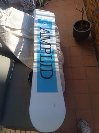 Tabla snowboard con fijaciones
