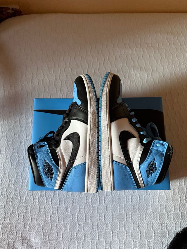 Air Jordan 1 Retro High OG "University Blue"