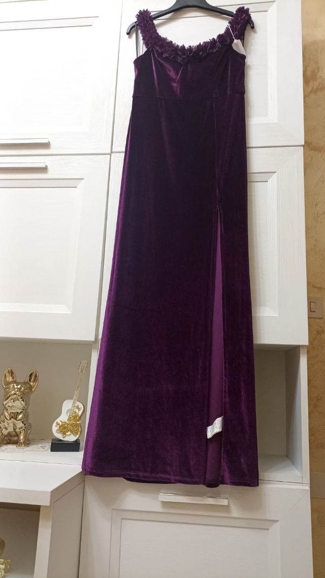 Bellissimo abito lungo con spacco 