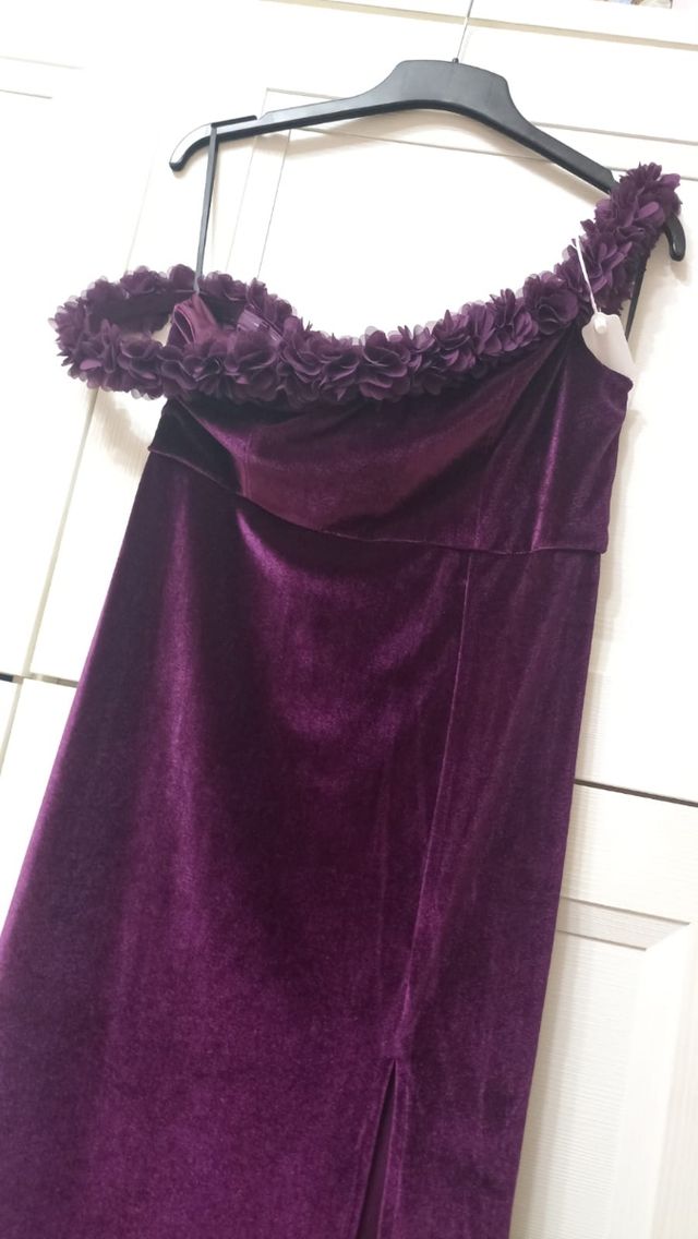 Bellissimo abito lungo con spacco 