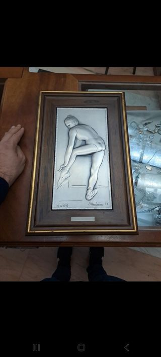 Bassorilievo ballerina piedi ottaviani