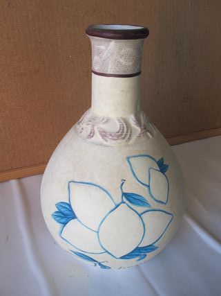 Brocca ornamentale in gesso caraffa collo lungo