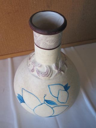 Brocca ornamentale in gesso caraffa collo lungo