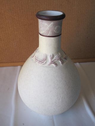 Brocca ornamentale in gesso caraffa collo lungo