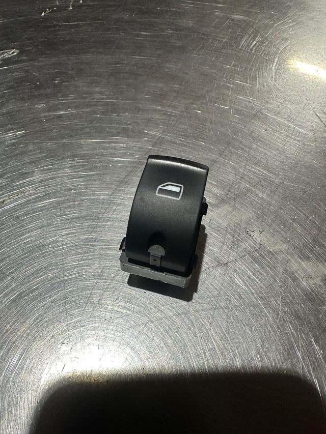 Boton Elevalunas Audi A3 8P y grupo VW