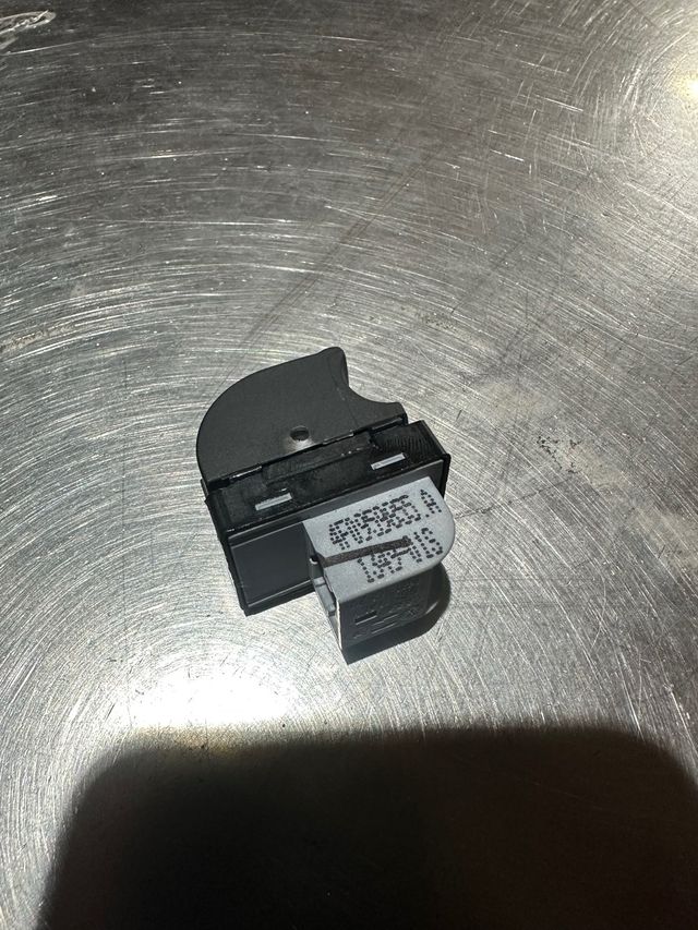 Boton Elevalunas Audi A3 8P y grupo VW