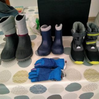 Botas nieve num 28, 35  (9 eur cada una)