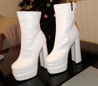 Botas de tacón alto elegantes para mujer