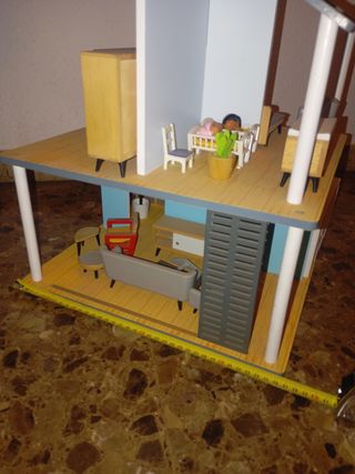Casa de muñecas de madera con acce