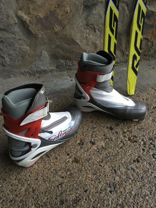 Esquí y botas de fondo skating