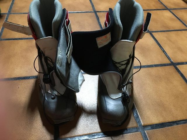 Esquí y botas de fondo skating