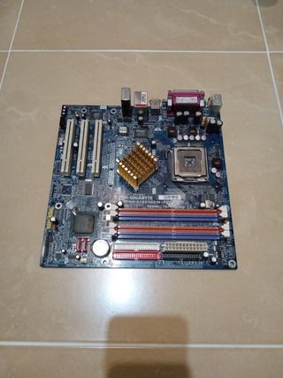 Placa base Gigabyte GA- 8I865GVM-775