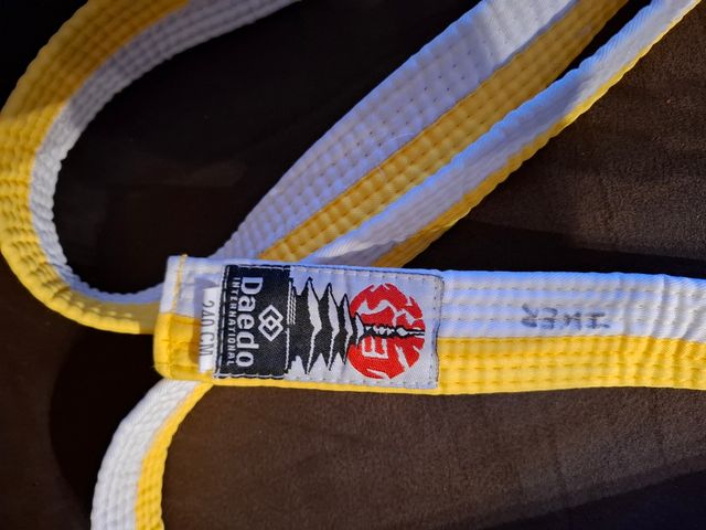 Cinturón karate blanco amarillo. 240cm